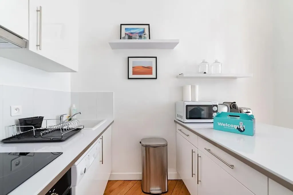 Luxe 1-Br Gem Steps From The Louvre & Opera Apartment Paris