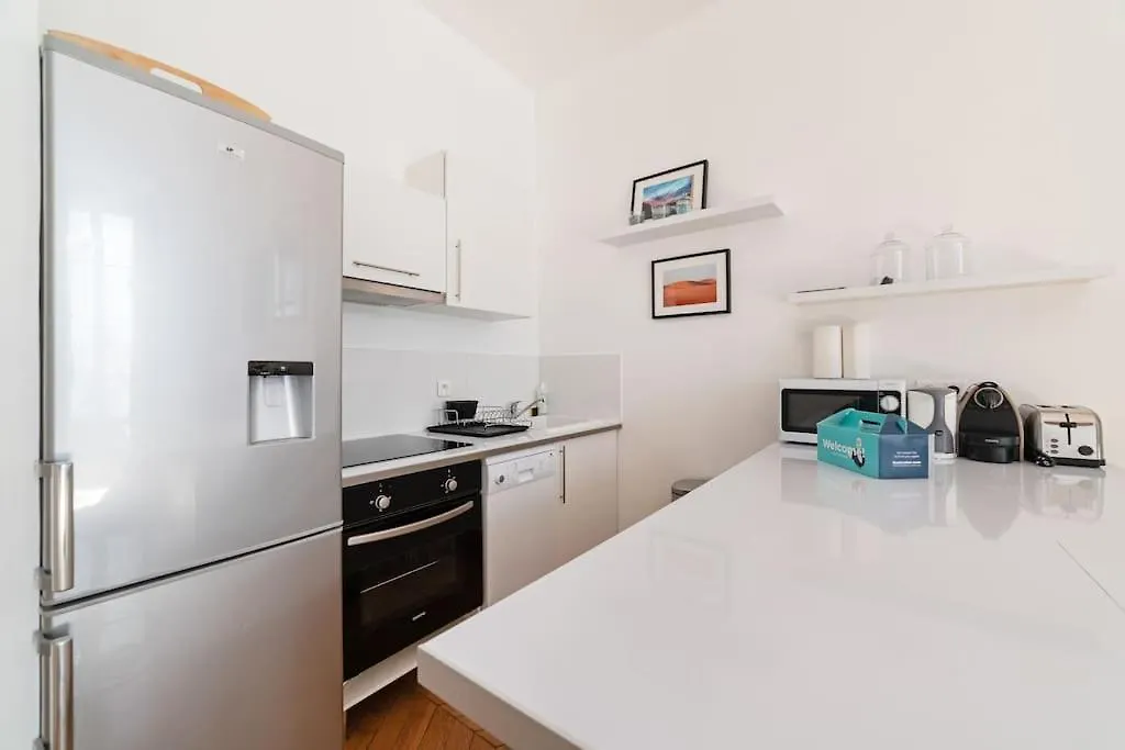Luxe 1-Br Gem Steps From The Louvre & Opera Apartment Paris France