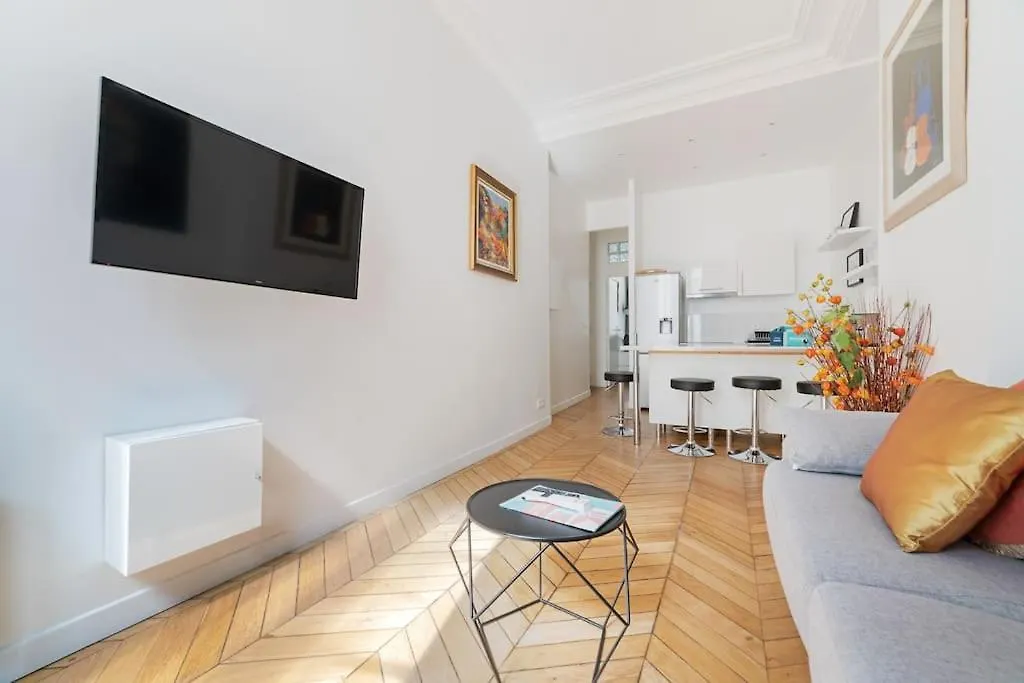 Luxe 1-Br Gem Steps From The Louvre & Opera Apartment Paris France
