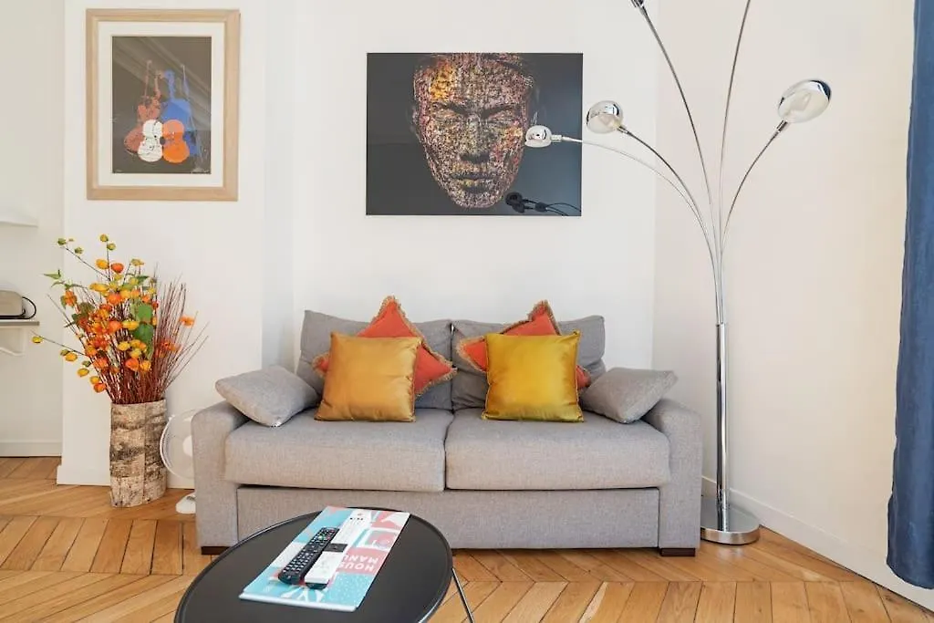 Luxe 1-Br Gem Steps From The Louvre & Opera Apartment Paris