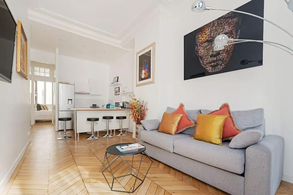 Luxe 1-Br Gem Steps From The Louvre & Opera Apartment Paris