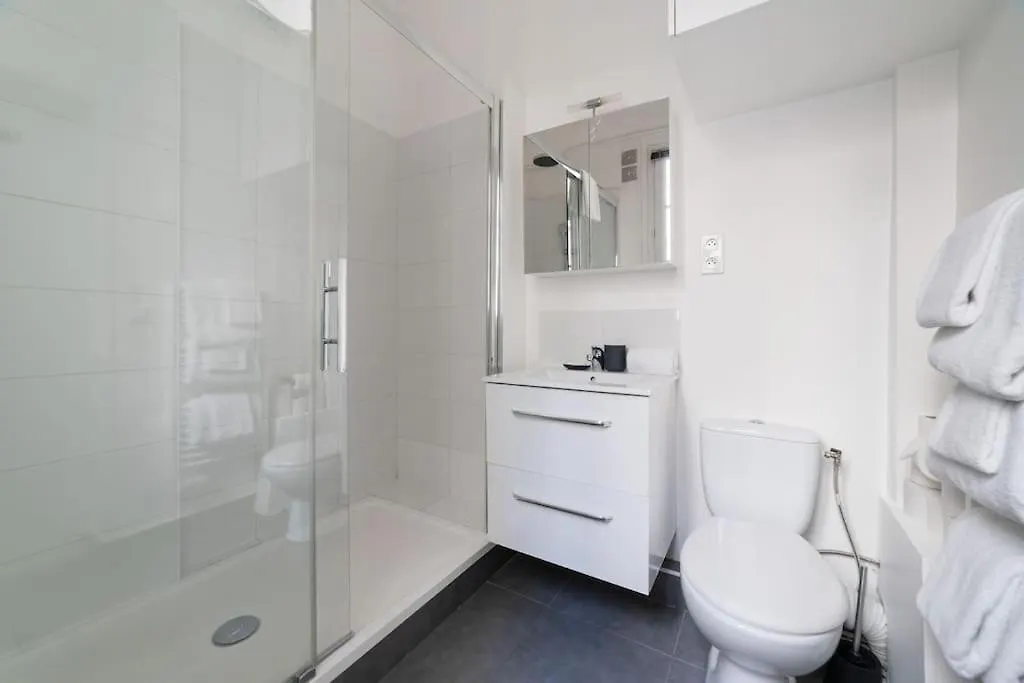 Luxe 1-Br Gem Steps From The Louvre & Opera Apartment Paris